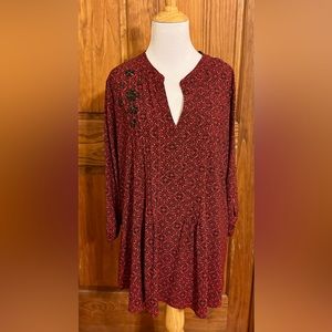 3X DressBarn Red and black print pop over top.3/4 sleeves and beaded decoration